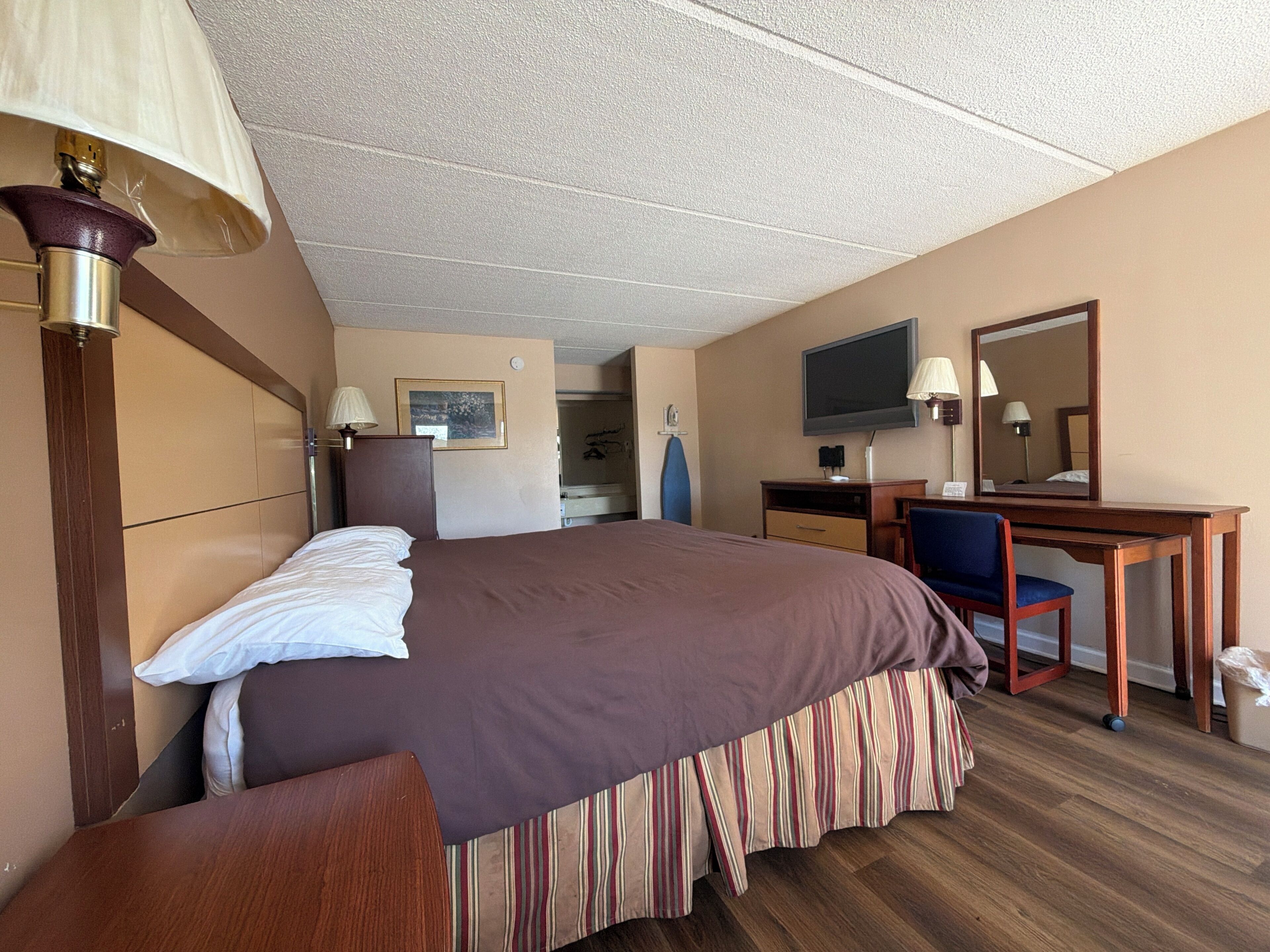 Habitació individual econòmica | Planxa i posts de planxar, wifi gratuïta i roba de llit 