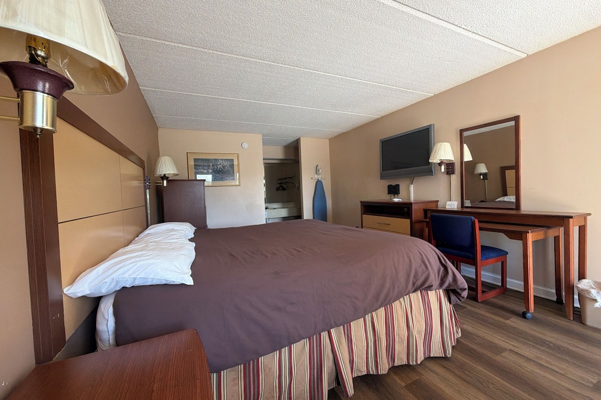 Chambre Simple Ăconomique | Fer et planche Ă repasser, Wi-Fi gratuit, draps fournis