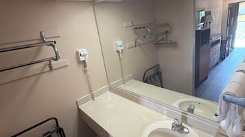 Iron/ironing board, free WiFi, bed sheets