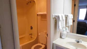 Combined shower/bathtub, free toiletries, hair dryer, towels
