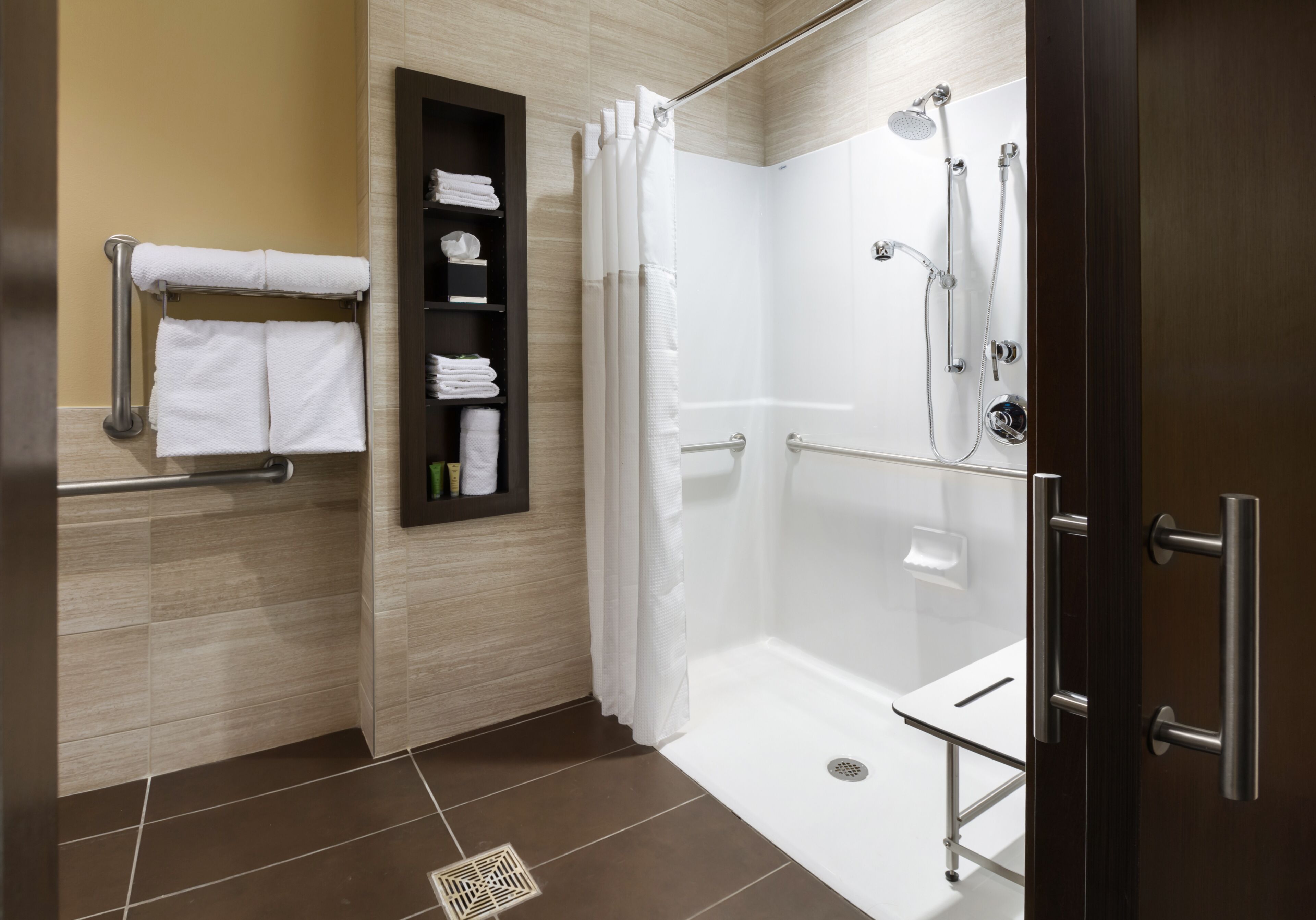 hydromassage showerhead, free toiletries, hair dryer, towels