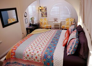 Quarto casal família, 2 quartos, geladeira e micro-ondas | Roupas de cama premium, camas com colchões pillow-top