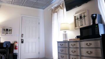 Lyxrum - 1 sovrum - kylskåp och mikrovågsugn | Sängtillbehör av högsta kvalitet och bäddmadrasser