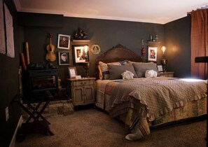 Single Room, 1 Queen Bed, Fireplace (only accessible via stairs) | Premium bedding, pillowtop beds, individually decorated - Fiddler's Inn (Carlsbad)