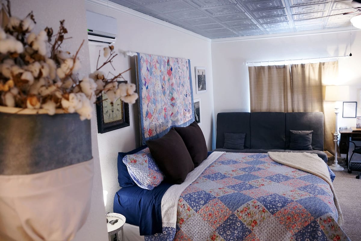 Luxury Room, 1 Bedroom, Refrigerator & Microwave | Premium bedding, pillowtop beds, desk, laptop workspace