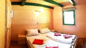 A small, cozy wooden cabin room with two beds, a window, and a wooden ceiling. - Landgasthof Probstei Zella (Amt Creuzburg)