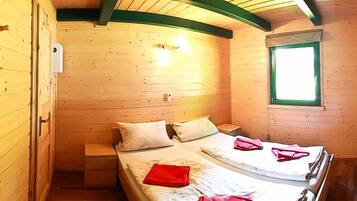 Desk, blackout drapes, free WiFi, bed sheets