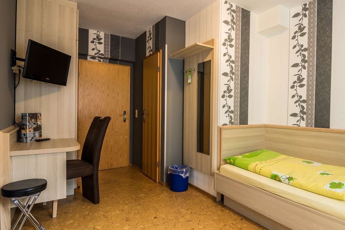 Standard Single Room | Desk, blackout drapes, free WiFi, bed sheets