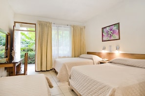 Chambre Standard (2 doubles + 1 twin) | Vue de la chambre