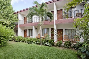 Quarto standard, 2 camas de casal | Cofres nos quartos, escrivaninha, camas extras/dobráveis (sobretaxa)