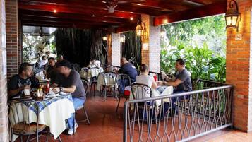 Tägliches inbegriffenes nach Wunsch zubereitetes Frühstück