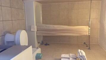 Standard Room, 1 Katil Raja (King) | Bilik Mandi | Gabungan pancuran/tab mandi, pengering rambut, tuala disediakan