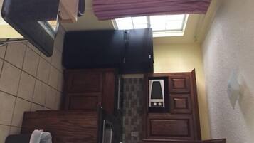 Lemari es dan microwave