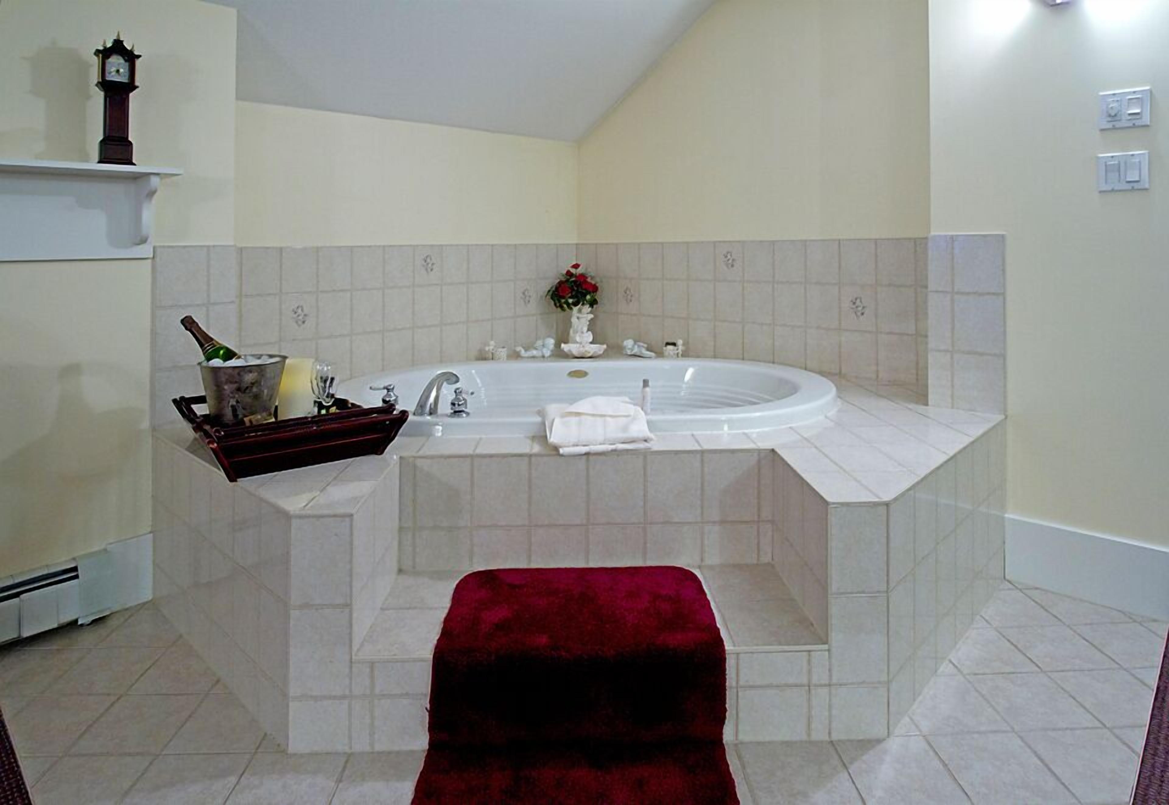 executive suite, 1 king bed | jetted bathtub