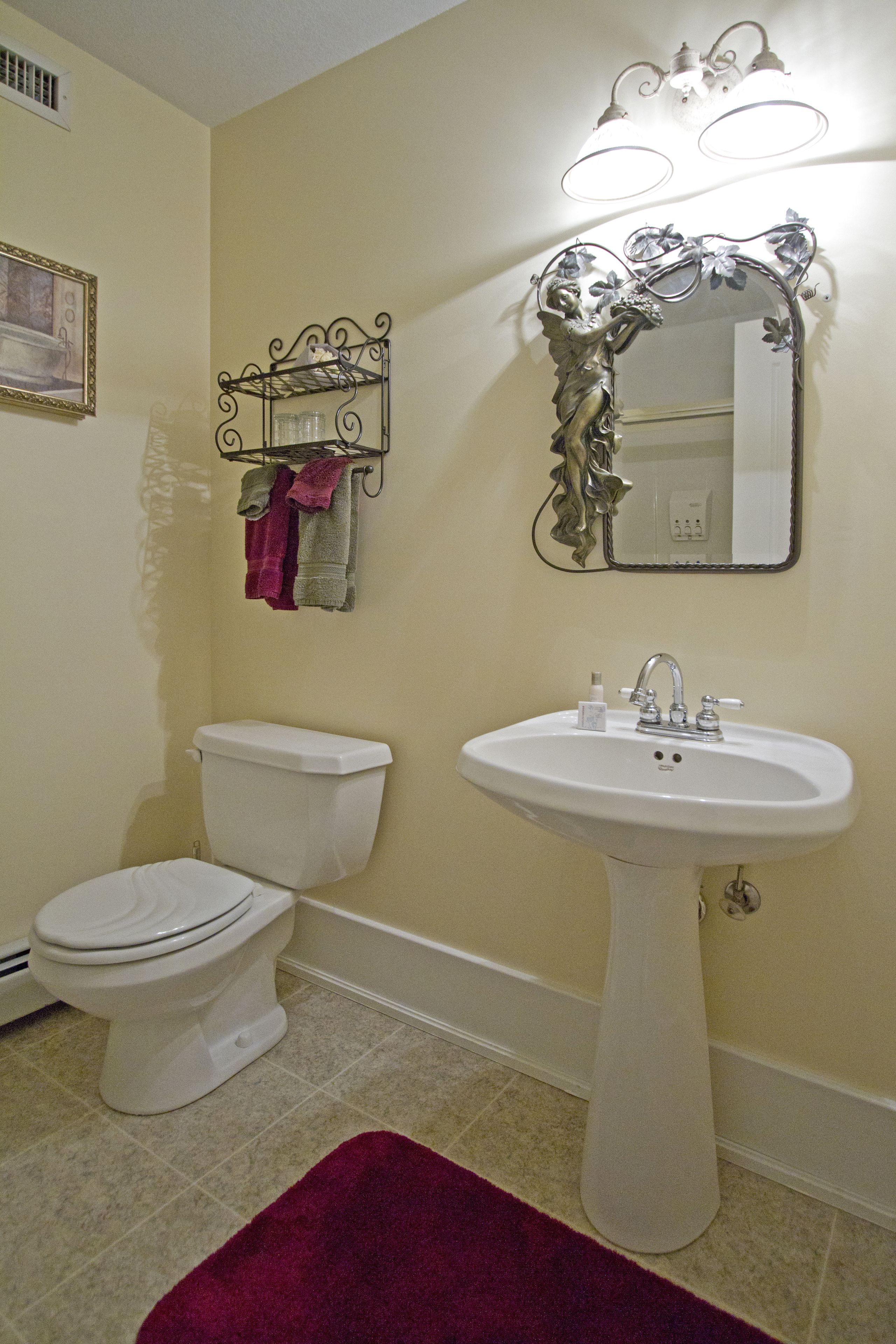 executive suite, 1 king bed | bathroom | shower, free toiletries, hair dryer, towels