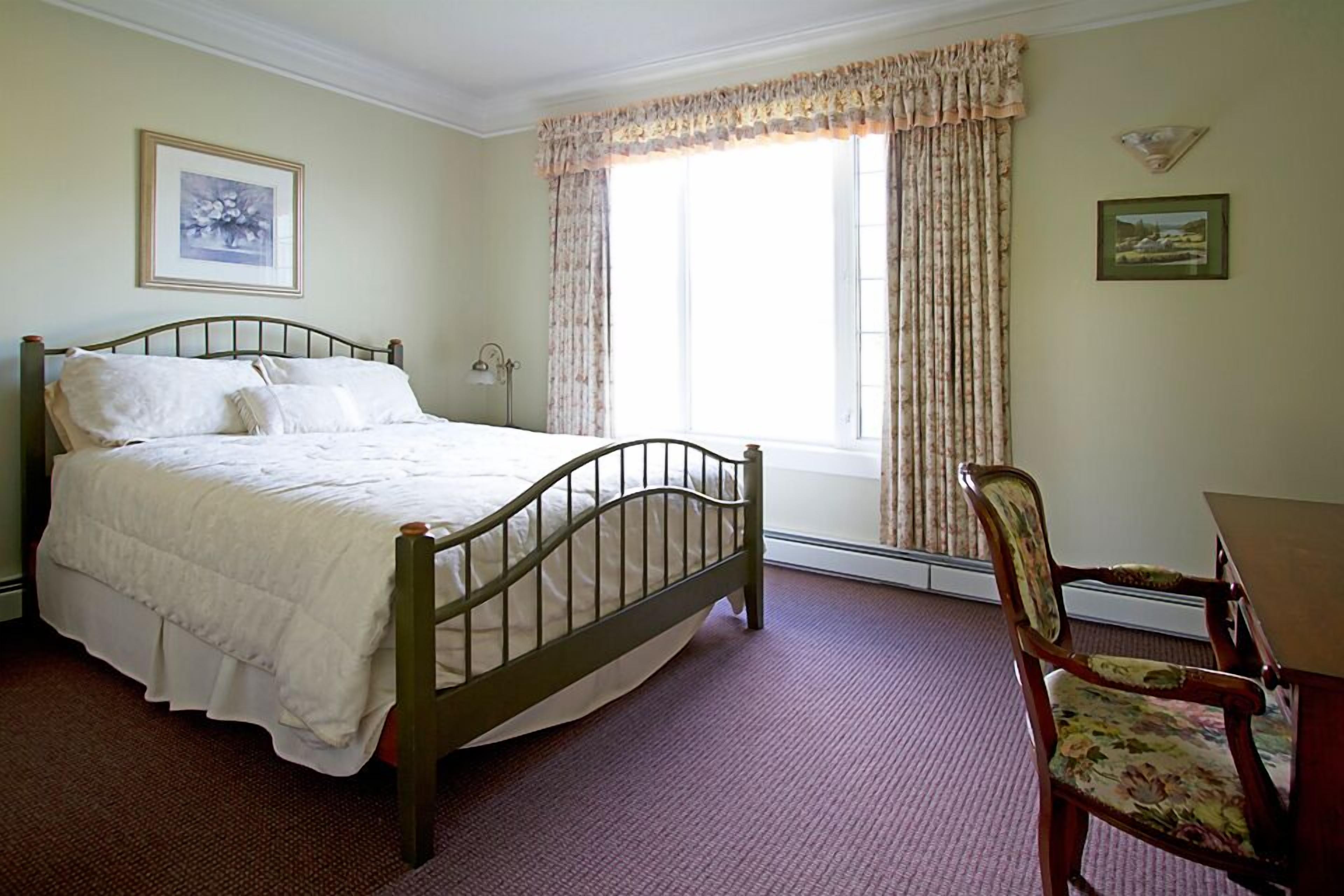 room, 1 queen bed | premium bedding, desk, free wifi