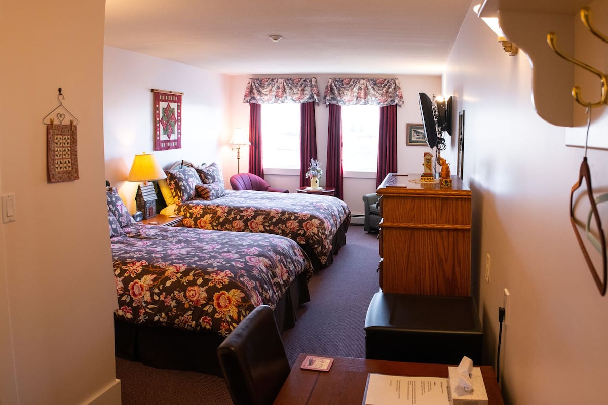 room | premium bedding, desk, free wifi