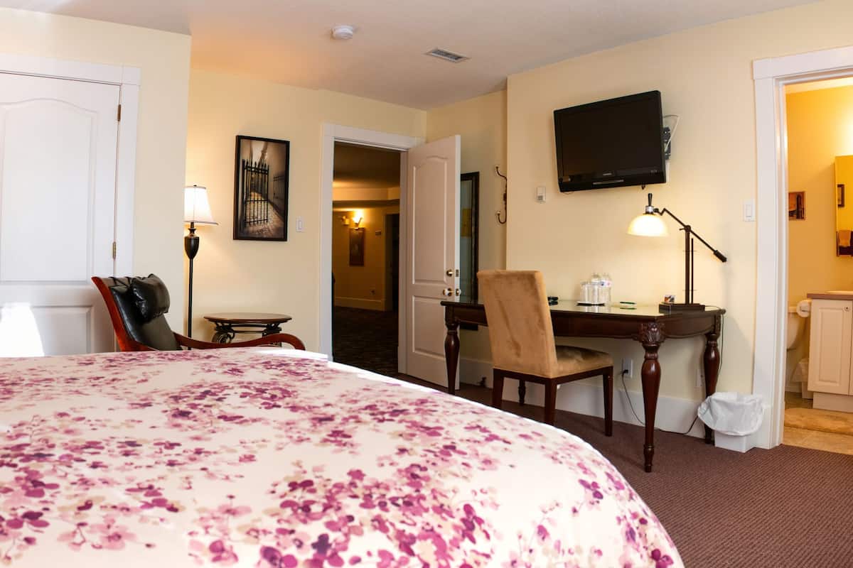 room, 1 queen bed | premium bedding, desk, free wifi