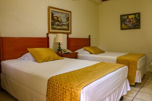 Double Room | Minibar, desk, laptop workspace, iron/ironing board - Hotel Villa Serena Escalón (San Salvador)
