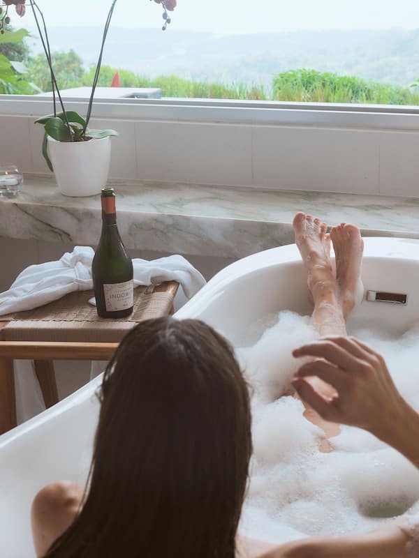 Separate tub and shower, deep soaking tub, rainfall showerhead