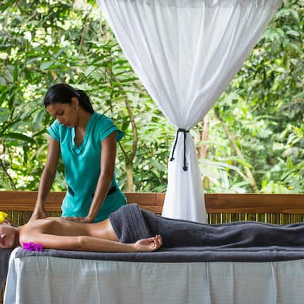 Couples treatment rooms, body treatments, aromatherapy