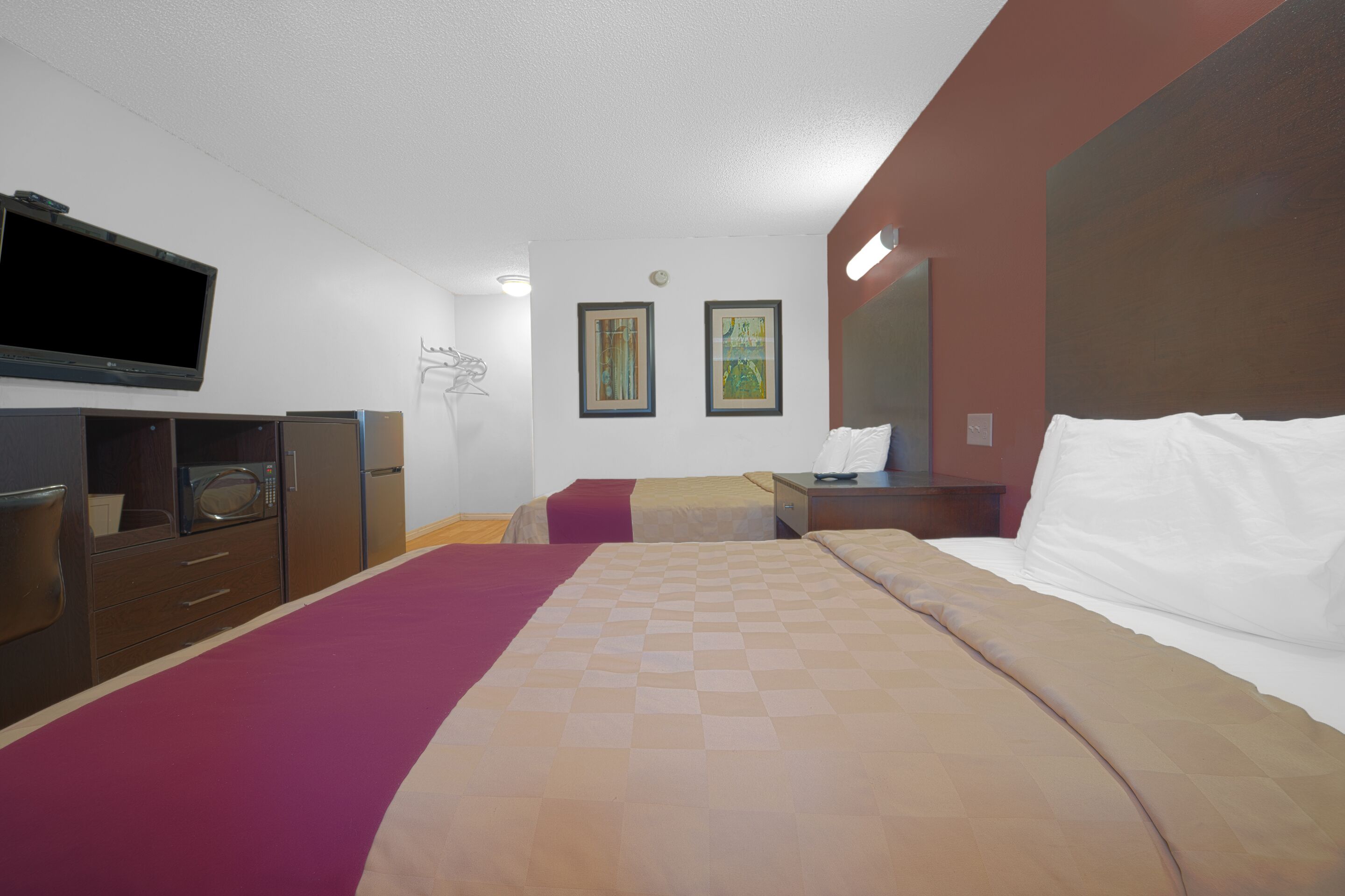 Quarto, 2 camas de casal, para não fumantes | Escrivaninha, ferros/tábuas de passar roupa, Wi-Fi de cortesia