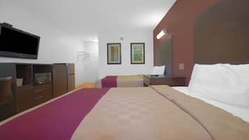 Quarto, 2 camas de casal, para não fumantes | Escrivaninha, ferros/tábuas de passar roupa, Wi-Fi de cortesia