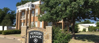 Hunters Lodge Motel