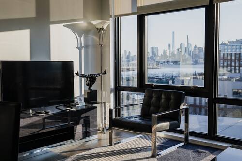 Appartamento Premium, 2 camere da letto, vista città | Area soggiorno | Smart TV, servizi in streaming