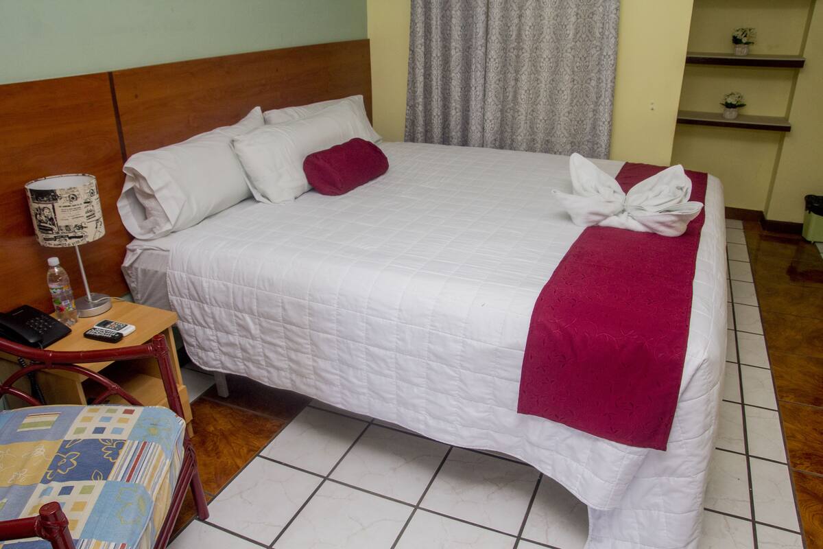 Superior Room, 1 King Bed