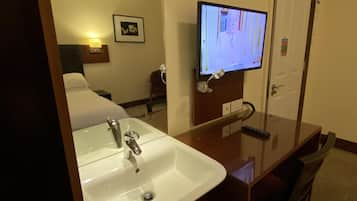 Double Room, Shared Bathroom | Room amenity