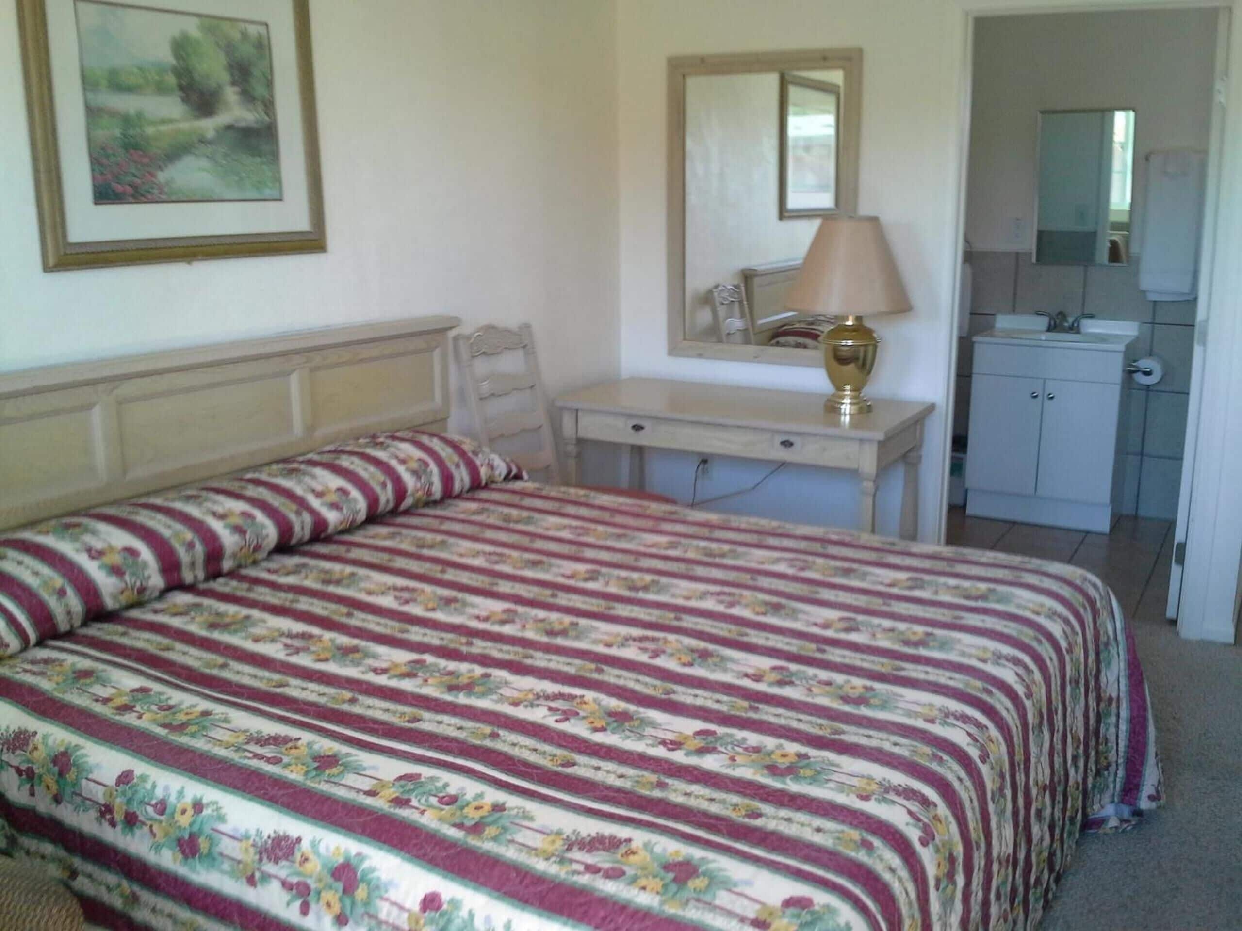 Escrivaninha, Wi-Fi de cortesia, roupa de cama