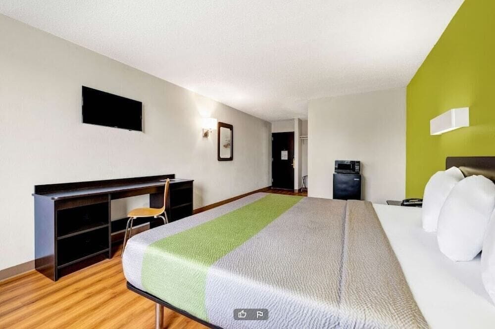 Desk, blackout curtains, cots/infant beds, free WiFi