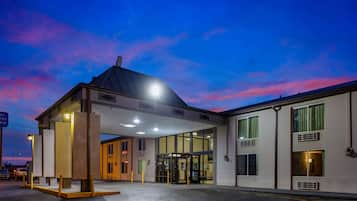 Fassade der Unterkunft – Abend/Nacht