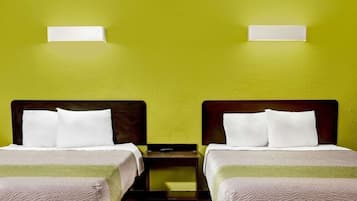 Escritorio, cortinas blackout, cunas y wifi gratis