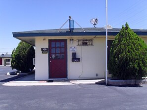 Exterior - Budget Inn Boron (Boron)