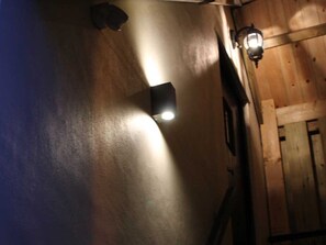 Exterior - We Three Loggerheads (Mold)