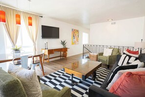 Room 1 2Bdr Ave (Master Suite)  | Living area | 42-inch flat-screen TV with cable channels, TV - Beachwalk Villas (Carlsbad)