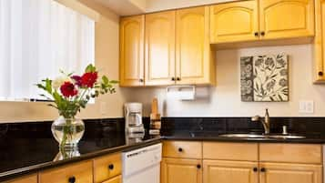 Room 6 2Bdr Ocean view (Wrap Around Balcony)  | Private kitchen | Full-size fridge, microwave, oven, stovetop