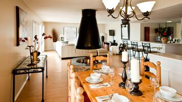 Deluxe Penthouse, 3 Bedrooms, Ocean View | Living area