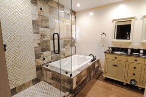 Cottage, 3 Bedrooms, 2 Bathrooms, 3 Beds, Kitchen, (Hidden Haven) | Bathroom | Free toiletries, hair dryer, bathrobes, towels