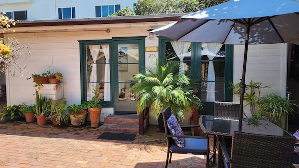 Redwood Hollow Cottages - San Diego, CA