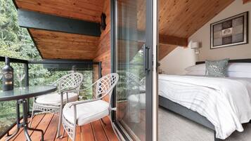 Superior Room, 1 Queen Bed | Terrace/patio