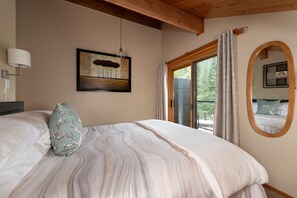 Superior Room, 1 Queen Bed | Premium bedding, free WiFi - Mount Robson Mountain River Lodge (Mount Robson)
