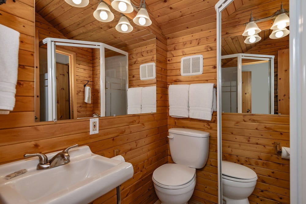 Mountain River Lodge by null