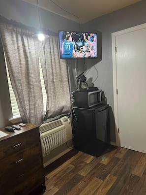 Standardzimmer, 1 Queen-Bett | Kostenloses WLAN, Bettwäsche
