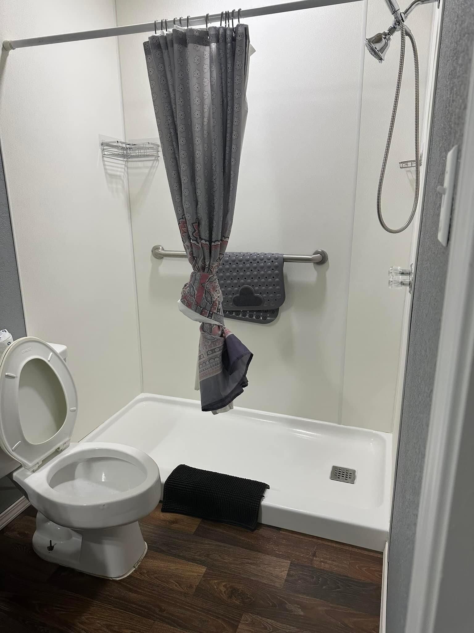 Standard Room, 1 Queen Bed | Free WiFi, bed sheets