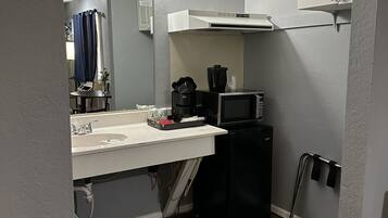 Kamar Standar, 2 Tempat Tidur Queen | Wi-Fi gratis dan seprai linen