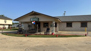 Reception - Travelers Inn Motel (Wilburton)