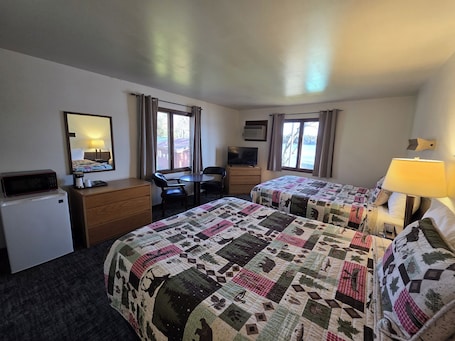 Decoración personalizada y muebles diferentes . Lakeshore Motel Ice Lake